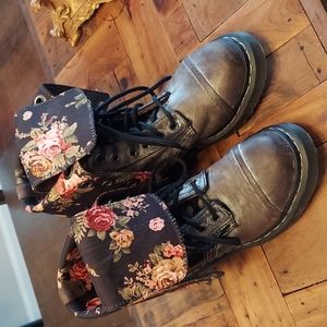 Dr Martens Truimph